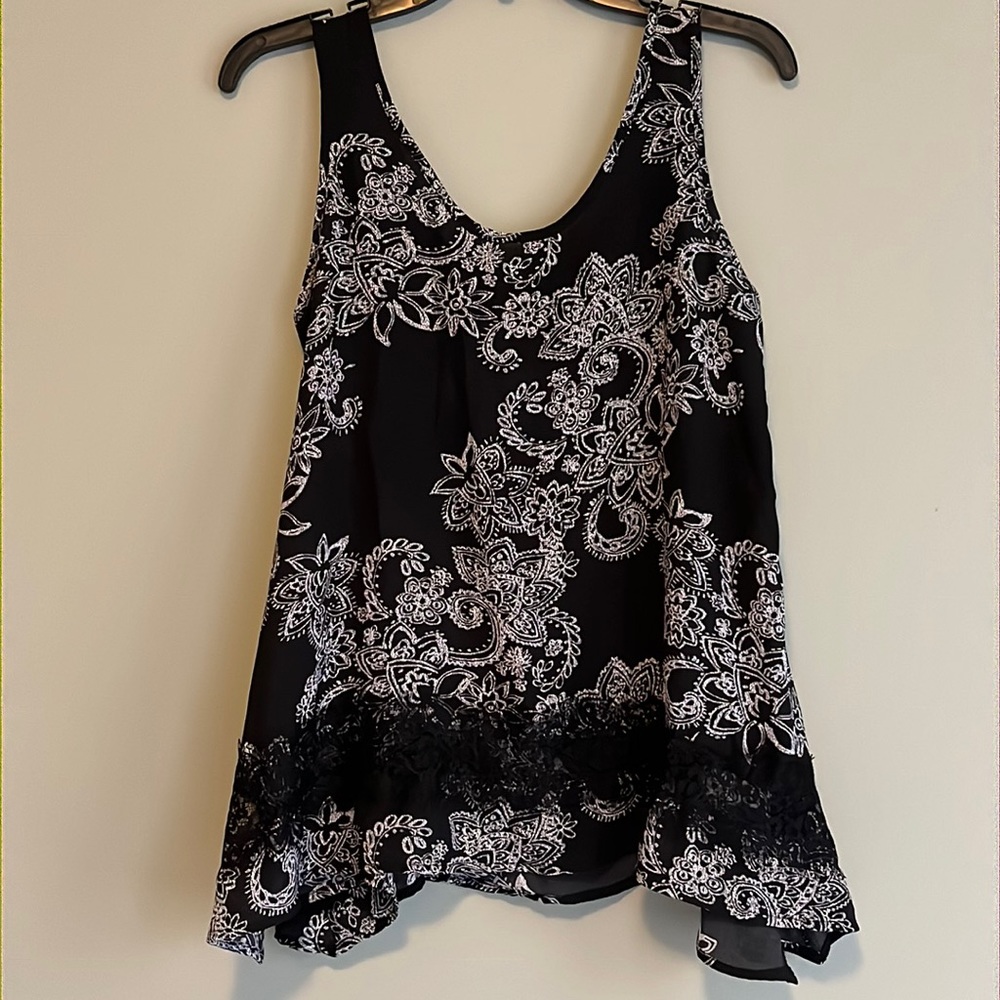 Paper Crane Black/White Floral Tank w/ Lace Detailing